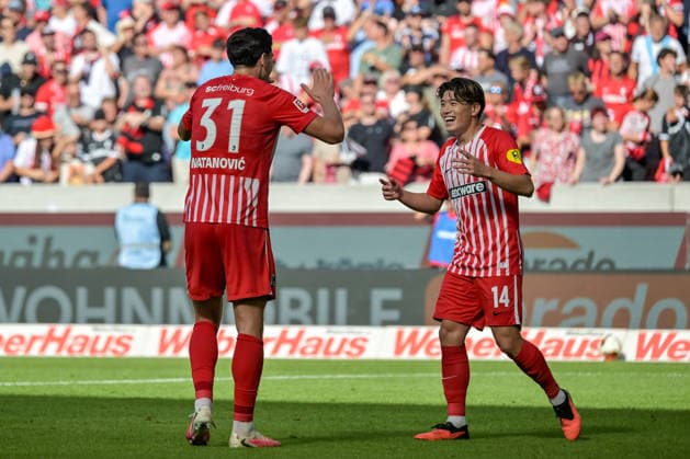 Jubel zum Tor zum 4:0 durch Yuito Suzuki (SC Freiburg, 14) mit Igor Matanovic (SC Freiburg, 31) GER, SC Freiburg vs Werder Bremen, Fussball, Bundesliga, 1. Spieltag, Saison 2026 2027, 30.08.2026 DFL DFB REGULATIONS PROHIBIT ANY USE OF PHOTOGRAPHS AS IMAGE SEQUENCES AND OR QUASI-VIDEO GER, SC Freiburg vs Werder Bremen, Fussball, Bundesliga, 1. Spieltag, Saison 2026 2027, 30.08.2026 Freiburg *** Celebration of the 4-0 goal by Yuito Suzuki (SC Freiburg, 14) with Igor Matanovic (SC Freiburg, 31) GER, SC Freiburg vs. Werder Bremen, Soccer, Bundesliga, Matchday 1, 2026-2027 Season, August 30, 2026 DFL DFB regulations prohibit any use of photographs as image sequences and or quasi-video GER, SC Freiburg vs. Werder Bremen, soccer, Bundesliga, Matchday 1, 2026–2027 season, August 30, 2026, Freiburg Copyright: xEibner-Pressefotox EP_THS