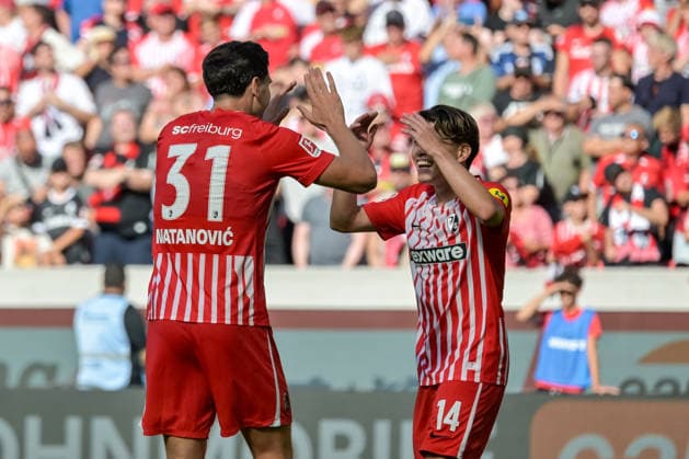 Jubel zum Tor zum 4:0 durch Yuito Suzuki (SC Freiburg, 14) mit Igor Matanovic (SC Freiburg, 31) GER, SC Freiburg vs Werder Bremen, Fussball, Bundesliga, 1. Spieltag, Saison 2026 2027, 30.08.2026 DFL DFB REGULATIONS PROHIBIT ANY USE OF PHOTOGRAPHS AS IMAGE SEQUENCES AND OR QUASI-VIDEO GER, SC Freiburg vs Werder Bremen, Fussball, Bundesliga, 1. Spieltag, Saison 2026 2027, 30.08.2026 Freiburg *** Celebration of the 4-0 goal by Yuito Suzuki (SC Freiburg, 14) with Igor Matanovic (SC Freiburg, 31) GER, SC Freiburg vs. Werder Bremen, Soccer, Bundesliga, Matchday 1, 2026-2027 Season, August 30, 2026 DFL DFB regulations prohibit any use of photographs as image sequences and or quasi-video GER, SC Freiburg vs. Werder Bremen, soccer, Bundesliga, Matchday 1, 2026–2027 season, August 30, 2026, Freiburg Copyright: xEibner-Pressefotox EP_THS