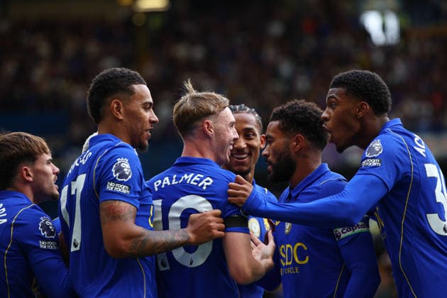 Premier League: Chelsea v Brighton & Hove Albion LONDON, UK - 30th Aug 2026: Cole Palmer of Chelsea celebrates scoring his side s fourth goal with team mates during the Premier League match between Chelsea FC and Brighton & Hove Albion FC at Stamford Bridge London Stamford Bridge England United Kingdom Copyright: xCraigxMercerx xPeakxActionxPhotosx