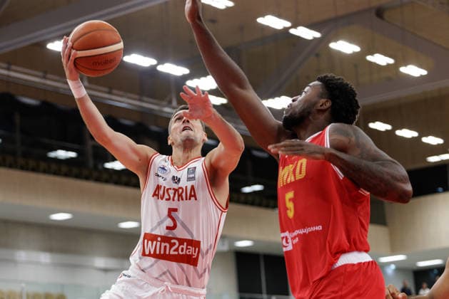 BASKETBALL - FIBA EuroBasket, quali, AUT vs MKD VIENNA,AUSTRIA,30.AUG.26 - BASKETBALL - FIBA EuroBasket 2029 Pre-Qualifier, Austria vs North Macedonia. Image shows Bogic Vujosevic (AUT) and Moses Anthony Wright (MKD).  GEPAxpictures xArminxRauthner
