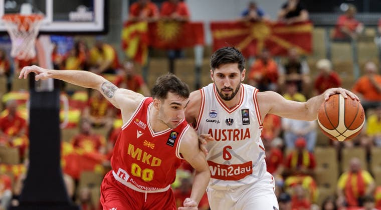 BASKETBALL - FIBA EuroBasket, quali, AUT vs MKD VIENNA,AUSTRIA,30.AUG.26 - BASKETBALL - FIBA EuroBasket 2029 Pre-Qualifier, Austria vs North Macedonia. Image shows Viktor Tashovsi (MKD) and Daniel Friedrich (AUT).  GEPAxpictures xArminxRauthner