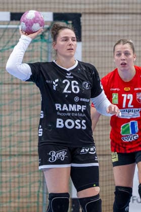 Women s Handball Bundesliga, 2026–2027 Season: SV Union Halle Neustadt vs. TuS Metzingen, Halle, Germany, August 30, 2026. Pictured, from left: Svenja Huebner (Metzingen) and Ilona Kieffer (Halle), Halle (Saale), SWH Arena, Saxony-Anhalt, Germany