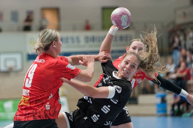 Lea Gruber (Halle), 19, Johanna Farkas (Tussies), 19, Marie Polakova (Halle), 23, SV Union Halle Neustadt vs. TuS Metzingen, Women s Handball Bundesliga 1, 2026–27 Season, August 30, 2026, Halle, SWH Arena, Saxony-Anhalt, Germany