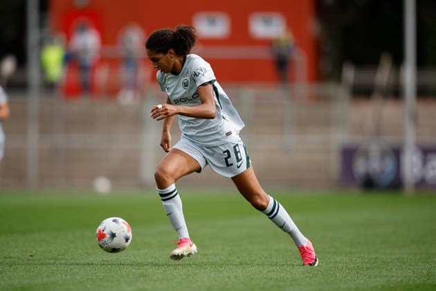 Fußball I Frauen I Bundesliga I Saison 2026-2027 I 2. Spieltag I Bayer 04 Leverkusen - VfL Wolfsburg I 30.08.2026 Cora Zicai (28, VfL Wolfsburg) dribbelt mit dem Ball. Freisteller, Nahaufnahme, Porträt, Portrait, Einzelfoto, Einzelbild, Körper Leverkusen Ulrich-Haberland-Stadion Niedersachsen Deutschland *** Soccer I Women’s I Bundesliga I 2026–2027 Season I Matchday 2 I Bayer 04 Leverkusen vs. VfL Wolfsburg I August 30, 2026 Cora Zicai 28, VfL Wolfsburg dribbles the ball, free kick, close-up, portrait, individual photo, single frame, body, Leverkusen, Ulrich Haberland Stadium, Lower Saxony, Germany Copyright: xLobeca CedricxSiefkerx