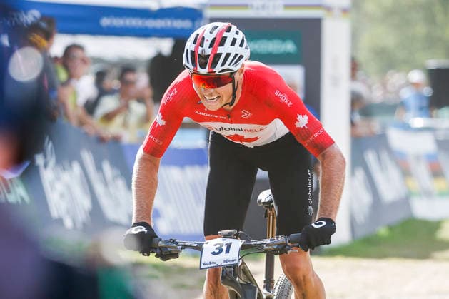 TRENTO, ITALY, AUGUST 30 Cole Punchard of Canada finished in third place and won the bronze medal at the UCI Mountain Bike World Championships—Men s Elite Cross-Country—held in Val di Sole on August 30, 2026, in Trento, Italy. Trento, Val di Sole, Trento, Italy Copyright: xJustPictures.ch FrancescoxMinghettix jp-en-EuSpIm-JP6_FRM_UCIWC_ManXCO_30Aug_000348