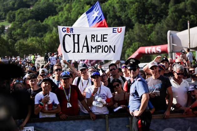 2026 UCI Mountain Bike World Championships Picture by Alex Whitehead SWpix.com - 30 08 2026 - Cycling - 2026 UCI Mountain Bike World Championships - Val di Sole, Trentino, Italy - Cross-country Olympic (XCO) - Men Elite - Charlie Aldridge (Great Britain) fans in the crowd Copyright: x xSWpix.comx(t axPhotographyxHubxLtd)xAlexxWhitehead SWpix.comx SWP-3030-21602