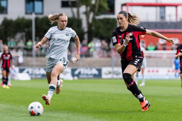 GOOGLE PIXEL Frauen-Bundesliga, Bayer 04 Leverkusen - VfL Wolfsburg; 30.08.2026 Weronika Arasniewicz (VfL Wolfsburg, 15) und Selina Ostermeier (Bayer 04 Leverkusen, 2) kämpfen um den Ball GOOGLE PIXEL Frauen-Bundesliga, Bayer 04 Leverkusen - VfL Wolfsburg, Leverkusen, Ulrich-Haberland-Stadion am 30.08.2026 DFB REGULATIONS PROHIBIT ANY USE OF PHOTOGRAPHS AS IMAGE SEQUENCES AND OR QUASI-VIDEO. *** GOOGLE PIXEL Women s Bundesliga, Bayer 04 Leverkusen vs. VfL Wolfsburg, August 30, 2026: Weronika Arasniewicz (VfL Wolfsburg, 15) and Selina Ostermeier (Bayer 04 Leverkusen, 2) battle for the ball. GOOGLE PIXEL Women s Bundesliga, Bayer 04 Leverkusen vs. VfL Wolfsburg, Leverkusen, Ulrich Haberland Stadium on August 30, 2026. DFB regulations prohibit any use of photographs as image sequences and or quasi-video. Copyright: xBEAUTIFULxSPORTS Wunderlx