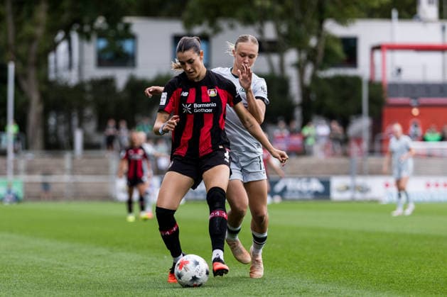 GOOGLE PIXEL Frauen-Bundesliga, Bayer 04 Leverkusen - VfL Wolfsburg; 30.08.2026 Selina Ostermeier (Bayer 04 Leverkusen, 2) und Weronika Arasniewicz (VfL Wolfsburg, 15) kämpfen um den Ball GOOGLE PIXEL Frauen-Bundesliga, Bayer 04 Leverkusen - VfL Wolfsburg, Leverkusen, Ulrich-Haberland-Stadion am 30.08.2026 DFB REGULATIONS PROHIBIT ANY USE OF PHOTOGRAPHS AS IMAGE SEQUENCES AND OR QUASI-VIDEO. *** GOOGLE PIXEL Women s Bundesliga, Bayer 04 Leverkusen vs. VfL Wolfsburg, August 30, 2026. Selina Ostermeier (Bayer 04 Leverkusen, No. 2) and Weronika Arasniewicz (VfL Wolfsburg, No. 15) battle for the ball. GOOGLE PIXEL Women s Bundesliga, Bayer 04 Leverkusen vs. VfL Wolfsburg, Leverkusen, Ulrich Haberland Stadium, on August 30, 2026. DFB regulations prohibit any use of photographs as image sequences and or quasi-video. Copyright: xBEAUTIFULxSPORTS Wunderlx