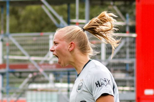 30.08.2026, xgrfx, Fussball Google Pixel Frauen-Bundesliga, Bayer Leverkusen - VfL Wolfsburg v.l. Tor, Ella Peddemors zum 0:1 (VfL Wolfsburg) Leverkusen *** August 30, 2026, xgrfx, Soccer, Google Pixel, Women s Bundesliga, Bayer Leverkusen vs. VfL Wolfsburg, Goal, Ella Peddemors scores to make it 0-1 for VfL Wolfsburg against Leverkusen