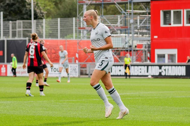 30.08.2026, xgrfx, Fussball Google Pixel Frauen-Bundesliga, Bayer Leverkusen - VfL Wolfsburg v.l. Tor, Ella Peddemors zum 0:1 (VfL Wolfsburg) Leverkusen *** August 30, 2026, xgrfx, Soccer, Google Pixel, Women s Bundesliga, Bayer Leverkusen vs. VfL Wolfsburg, Goal, Ella Peddemors scores to make it 0-1 for VfL Wolfsburg against Leverkusen