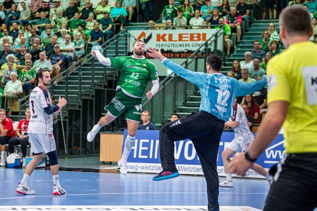 OPEL Handball Bundesliga: HSG Wetzlar vs. SG BBM Bietigheim, August 30, 2026; Nikolaj Laesoe (HSG Wetzlar), 32, goalkeeper; Martin Tomovski (SG BBM Bietigheim), 12, Dominik Claus, SG BBM Bietigheim, 7 OPEL Handball Bundesliga: HSG Wetzlar vs. SG BBM Bietigheim, Wetzlar, August 30, 2026 Copyright: xBEAUTIFULxSPORTS Roeczeyx