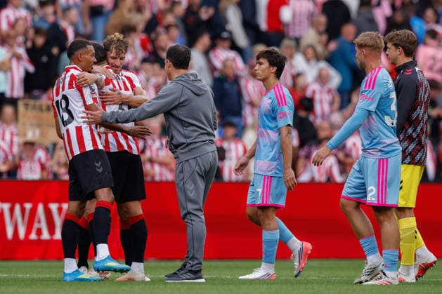 Sunderland v Fulham, Premier League Regis Le Bris Manager of Sunderland celebrates at full time with goal scorer Wilson Isidor of Sunderland during the Sunderland v Fulham Premier League match at the Stadium of Light, Sunderland, England on 30 August 2026 Credit: Craig Cowan Every Second Media Editorial use only. All images are copyright Every Second Media Limited. No images may be reproduced without prior permission. All rights reserved. Premier League and Football League images are subject to licensing agreements with Football DataCo Limited. see https: www.football-dataco.com Copyright: xIMAGO EveryxSecondxMediax ESM-2126-0063 CraigxCowanx xEveryxSecondxMediax