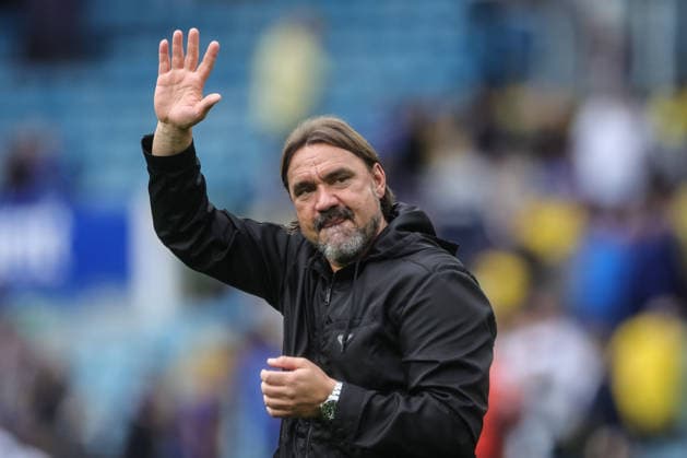 Premier League: Leeds United v Brentford Daniel Farke manager of Leeds United waves to the fans during the Premier League match Leeds United vs Brentford at Elland Road, Leeds, United Kingdom on 30 August 2026 (Photo by Mark Cosgrove News Images) Leeds Elland Road West Yorkshire United Kingdom Copyright: xMarkxCosgrove NewsxImagesx