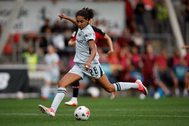 Fußball I Frauen I Bundesliga I Saison 2026-2027 I 2. Spieltag I Bayer 04 Leverkusen - VfL Wolfsburg I 30.08.2026 Cora Zicai (28, VfL Wolfsburg) schießt auf das Tor. Leverkusen Ulrich-Haberland-Stadion Niedersachsen Deutschland *** Soccer I Women s I Bundesliga I 2026–2027 Season I Matchday 2 I Bayer 04 Leverkusen vs. VfL Wolfsburg I August 30, 2026 Cora Zicai 28, VfL Wolfsburg takes a shot on goal at Leverkusen’s Ulrich Haberland Stadium in Lower Saxony, Germany Copyright: xLobeca CedricxSiefkerx