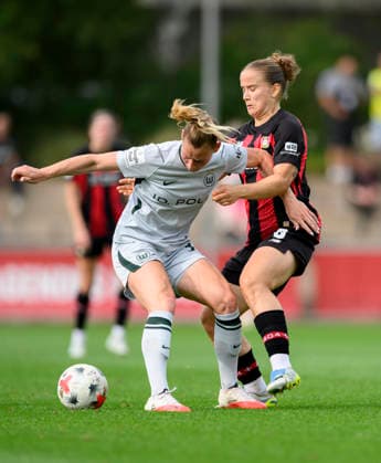 (l-r) Sarai LINDER (WOB), Platner Paulina (LEV) Aktion, Zweikampf. Fussball Google Pixel Frauen 1. Bundesliga, 2. Spieltag, Bayer 04 Leverkusen (LEV) - VfL Wolfsburg (WOB), am 30.08.2026 in Leverkusen Deutschland Ulrich-Haberland-Stadion *** l r Sarai LINDER (WOB), Platner Paulina (LEV) in action, soccer tackle, Google Pixel, Women s 1st Bundesliga, Matchday 2, Bayer 04 Leverkusen (LEV) vs. VfL Wolfsburg (WOB), on August 30, 2026, at Ulrich Haberland Stadium in Leverkusen, Germany