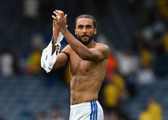 Dominic Calvert-Lewin of Leeds United applauds the fans after the game Leeds United v Brentford, Premier League Football, Football, Elland Road, Leeds, UK - 30 Aug 2026Leeds Elland Road United Kingdom EDITORIAL USE ONLY No use with unauthorised audio, video, data, fixture lists, club league logos or live services. Online in-match use limited to 120 images, no video emulation. No use in betting, games or single club league player publications.  Copyright: xAnnaxGowthorpe Shutterstockx 17119080an