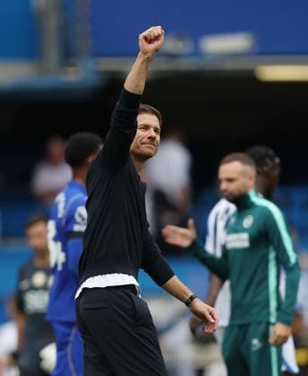 Premier League - Chelsea v Brighton & Hove Albion LONDON, ENGLAND, AUGUST 30: Xabi Alonso Manager of Chelsea punches the air in delight at the full time whistle after the victory win during the Premier League match between Chelsea v Brighton & Hove Albion at Stamford Bridge Stadium, London, England, on August 30. (Photo by Daniel Weir) London Stamford Bridge Stadium England Copyright: xDanielxWeir SportsxPressxPhotox Sportspressphoto_SPR219763
