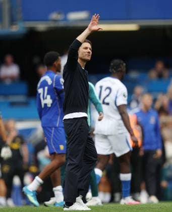 Premier League - Chelsea v Brighton & Hove Albion LONDON, ENGLAND, AUGUST 30: Xabi Alonso Manager of Chelsea punches the air in delight at the full time whistle after the victory win during the Premier League match between Chelsea v Brighton & Hove Albion at Stamford Bridge Stadium, London, England, on August 30. (Photo by Daniel Weir) London Stamford Bridge Stadium England Copyright: xDanielxWeir SportsxPressxPhotox Sportspressphoto_SPR219764