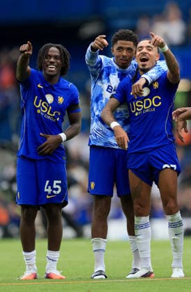 Chelsea FC v Brighton & Hove Albion - Premier League 2026 27 Romeo Lavia, Wesley Fofana and Malo Gusto of Chelsea celebrate after winning the Premier League 2026 27 match between Chelsea FC and Brighton & Hove Albion at Stamford Bridge on August 30, 2026 in London, England. WARNING! This Photograph May Only Be Used For Newspaper And Or Magazine Editorial Purposes. May Not Be Used For Publications Involving 1 player, 1 Club Or 1 Competition Without Written Authorisation From Football DataCo Ltd. For Any Queries, Please Contact Football DataCo Ltd on +44 (0) 207 864 9121 London Stamford Bridge England United Kingdom Copyright: xAllstarxPicturexLibraryxLtdx