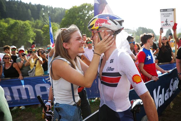 2026 UCI Mountain Bike World Championships Picture by Ed Sykes SWpix.com - 30 08 2026 - Cycling - 2026 UCI Mountain Bike World Championships - Val di Sole, Trentino, Italy - Cross-country Olympic (XCO) - Men Elite - Thomas Pidcock (Great Britain) celebrates winning to become World Champion Copyright: x xSWpix.comx(t axPhotographyxHubxLtd)xEdxSykes SWpix.comx SWP-3030-21605