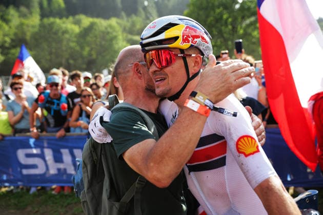 2026 UCI Mountain Bike World Championships Picture by Ed Sykes SWpix.com - 30 08 2026 - Cycling - 2026 UCI Mountain Bike World Championships - Val di Sole, Trentino, Italy - Cross-country Olympic (XCO) - Men Elite - Thomas Pidcock (Great Britain) celebrates winning to become World Champion Copyright: x xSWpix.comx(t axPhotographyxHubxLtd)xEdxSykes SWpix.comx SWP-3030-21606
