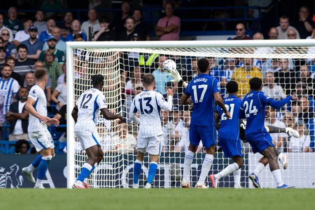 Pascal Gross of Brighton and Hove Albion scores 4-3 Chelsea v Brighton and Hove Albion, Premier League Football, Football, Stamford Bridge, London, UK - 30 Aug 2026London Stamford Bridge United Kingdom EDITORIAL USE ONLY No use with unauthorised audio, video, data, fixture lists, club league logos or live services. Online in-match use limited to 120 images, no video emulation. No use in betting, games or single club league player publications.  Copyright: xIanxTuttle Shutterstockx 17119079bz
