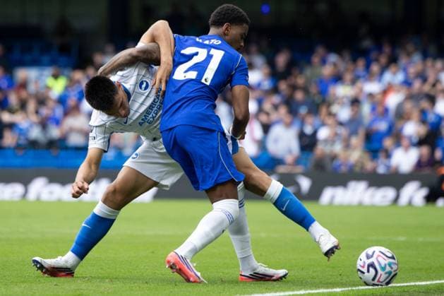 Jorrel Hato of Chelsea and Diego Gomez of Brighton and Hove Albion Chelsea v Brighton and Hove Albion, Premier League Football, Football, Stamford Bridge, London, UK - 30 Aug 2026London Stamford Bridge United Kingdom EDITORIAL USE ONLY No use with unauthorised audio, video, data, fixture lists, club league logos or live services. Online in-match use limited to 120 images, no video emulation. No use in betting, games or single club league player publications.  Copyright: xIanxTuttle Shutterstockx 17119079bu