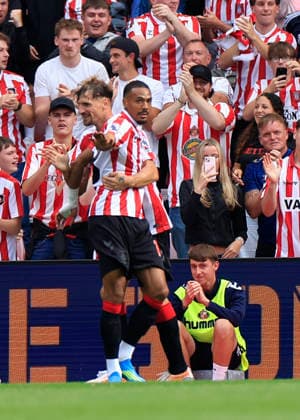Sunderland v Fulham Premier League Wilson Isidor of Sunderland celebrates scoring his teams first goal with team mates during the Premier League match at the Stadium of Light, Sunderland 30 08 2026 UK Newspapers OUT Copyright: xFredxPalmerx FIL-23863-0078