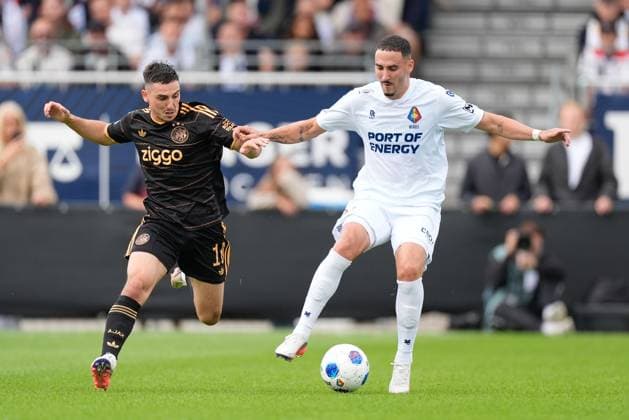 VELSEN-ZUID , 30-08-2026 , BUKO Stadion , season 2026 2027 , Dutch Eredivisie football , match between Telstar and Ajax , Picture shows Telstar player Rui Mendes and Ajax player Oscar Gloukh Telstar - Ajax  x206249647x Copyright: