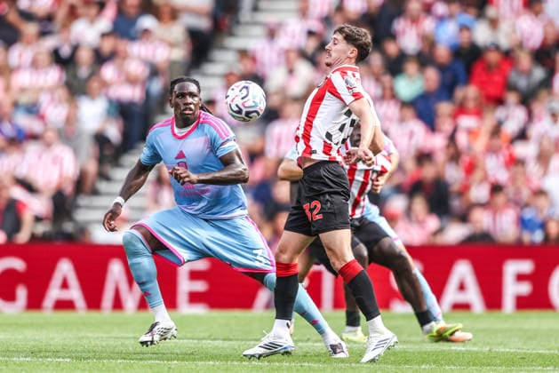 Premier League: Sunderland v Fulham Trai Hume of Sunderland controls the ball during the Premier League match Sunderland vs Fulham at Stadium Of Light, Sunderland, United Kingdom on 30 August 2026 (Photo by Alfie Cosgrove News Images) Sunderland Stadium Of Light Tyne and Wear United Kingdom Copyright: xAlfiexCosgrove NewsxImagesx