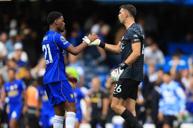 Chelsea FC v Brighton & Hove Albion - Premier League 2026 27 Jorrel Hato of Chelsea and Emiliano Martinez, goalkeeper of Chelsea celebrates after winning the Premier League 2026 27 match between Chelsea FC and Brighton & Hove Albion at Stamford Bridge on August 30, 2026 in London, England. WARNING! This Photograph May Only Be Used For Newspaper And Or Magazine Editorial Purposes. May Not Be Used For Publications Involving 1 player, 1 Club Or 1 Competition Without Written Authorisation From Football DataCo Ltd. For Any Queries, Please Contact Football DataCo Ltd on +44 (0) 207 864 9121 London Stamford Bridge England United Kingdom Copyright: xAllstarxPicturexLibraryxLtdx
