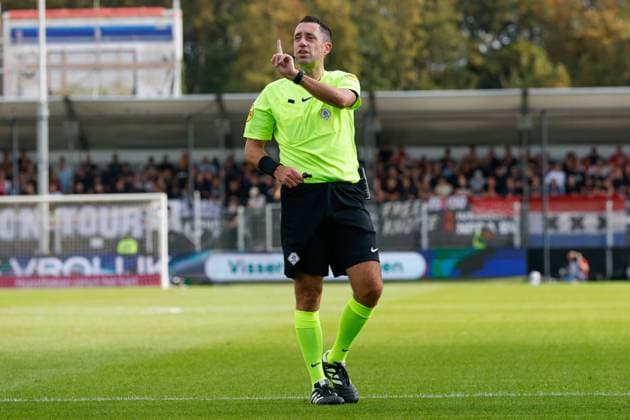 VELSEN-ZUID , 30-08-2026 , BUKO Stadion , season 2026 2027 , Dutch Eredivisie football , match between Telstar and Ajax , Picture shows scheidsrechter Dennis Higler Telstar - Ajax  x206249652x Copyright: