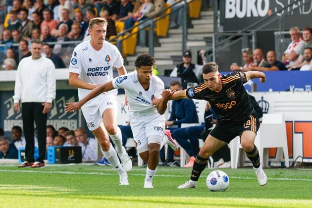 VELSEN-ZUID , 30-08-2026 , BUKO Stadion , season 2026 2027 , Dutch Eredivisie football , match between Telstar and Ajax , Picture shows Telstar player Sem Valk, Telstar player Gerald Alders, Ajax player Oscar Gloukh Telstar - Ajax  x206249663x Copyright: