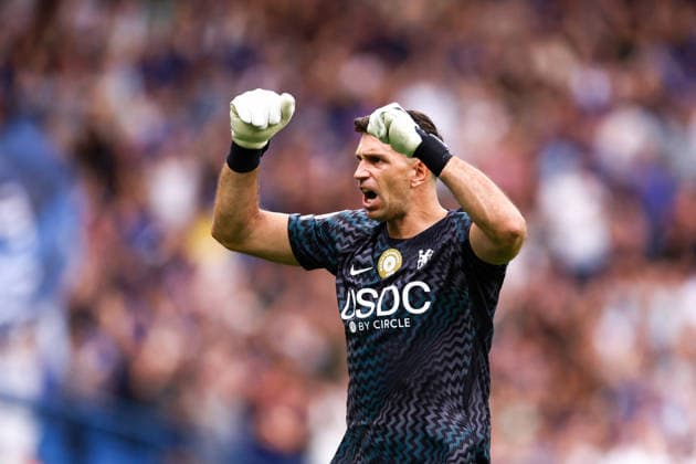 Chelsea gegen Brighton Hove Albion, 30. August 2026, London, Premier League, Fußball: Chelsea gegen Brighton Hove Albion – Chelsea-Torhüter Emiliano Martinez feiert das vierte Tor. Foto: Jacques Feeney, Offside, London, Großbritannien  Copyright: xJacquesxFeeneyx xOffsidexOffside