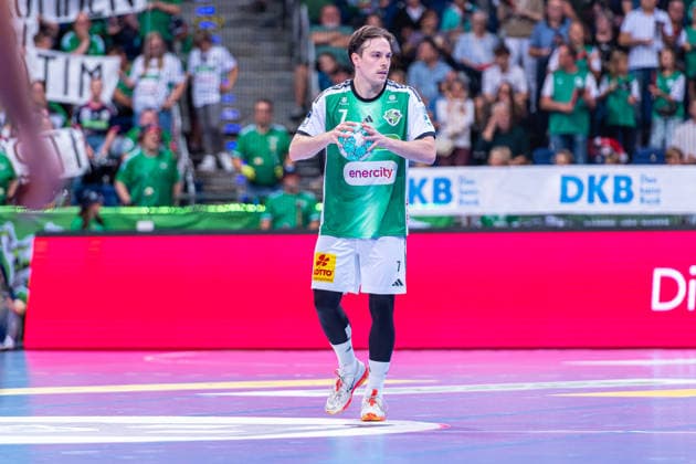Leif Tissier of TSV Hannover Burgdorf, No. 7 from the left, TSV Hannover Burgdorf (green) vs. Rhein Neckar Löwen (yellow) on Matchday 1 of the 2026–2027 season in the Opel Handball Bundesliga, August 30, 2026, at the ZAG Arena in Hannover, Germany, Copyright: xJanxGuentherx xTSVxHannover-Burgdorfx