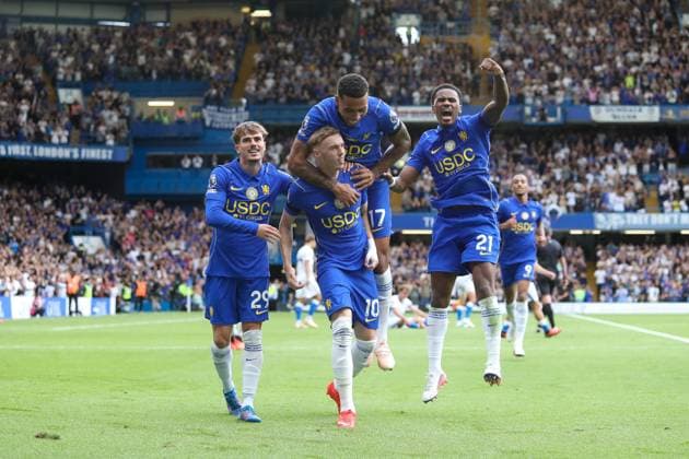 Cole Palmer of Chelsea celebrates scoring his team s fourth goal with teammates Chelsea v Brighton and Hove Albion, Premier League, Football, Stamford Bridge, London, UK, 30 08 2026, England - 30 Aug 2026London Stamford Bridge England United Kingdom EDITORIAL USE ONLY No use with unauthorised audio, video, data, fixture lists, club league logos or live services. Online in-match use limited to 120 images, no video emulation. No use in betting, games or single club league player publications.  Copyright: xHanc WiredxPhotos Shutterstockx 17125813bh