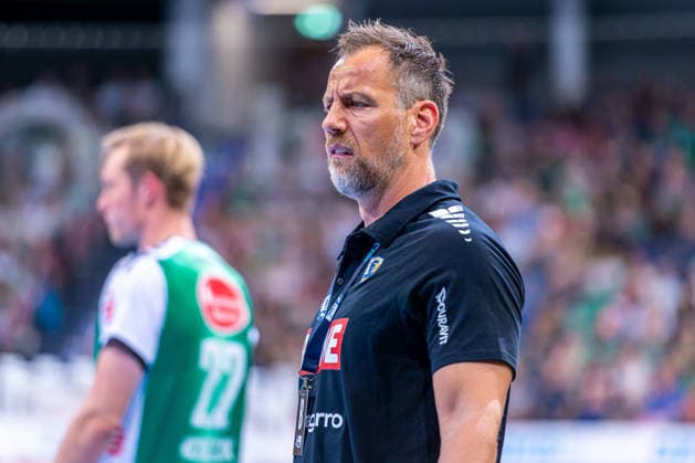 Maik Machulla, Rhein Neckar Löwen, coach (left), TSV Hannover Burgdorf (green) vs. Rhein Neckar Löwen (yellow) on Matchday 1 of the 2026–2027 season in the Opel Handball Bundesliga, August 30, 2026, ZAG Arena Hannover, GER, Copyright: xJanxGuentherx xTSVxHannover-Burgdorfx
