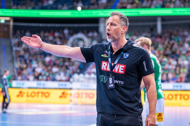 Maik Machulla, Rhein Neckar Löwen, coach (left), TSV Hannover Burgdorf (green) vs. Rhein Neckar Löwen (yellow) on Matchday 1 of the 2026–2027 season in the Opel Handball Bundesliga, August 30, 2026, ZAG Arena Hannover, GER, Copyright: xJanxGuentherx xTSVxHannover-Burgdorfx