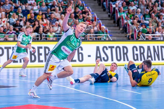 August Pedersen of TSV Hannover Burgdorf, No. 17 from the left, TSV Hannover Burgdorf (green) vs. Rhein Neckar Löwen (yellow) on Matchday 1 of the 2026–2027 season in the Opel Handball Bundesliga, August 30, 2026, ZAG Arena, Hannover, GER, Copyright: xJanxGuentherx xTSVxHannover-Burgdorfx