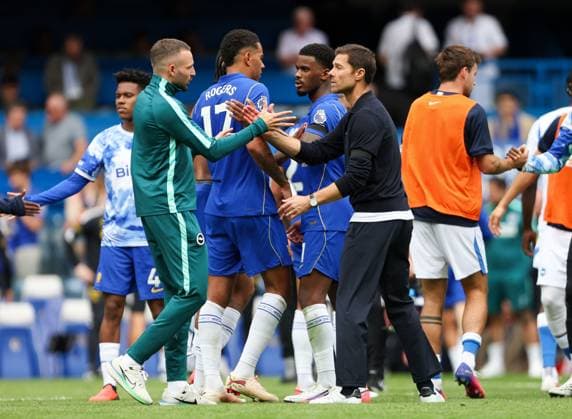 Xabi Alonso, Manager of Chelsea and Fabian Hurzeler, Manager of Brighton and Hove Albion, interact after the match Chelsea v Brighton and Hove Albion, Premier League, Football, Stamford Bridge, London, UK, 30 08 2026, England - 30 Aug 2026London Stamford Bridge England United Kingdom EDITORIAL USE ONLY No use with unauthorised audio, video, data, fixture lists, club league logos or live services. Online in-match use limited to 120 images, no video emulation. No use in betting, games or single club league player publications.  Copyright: xHanc WiredxPhotos Shutterstockx 17125813az