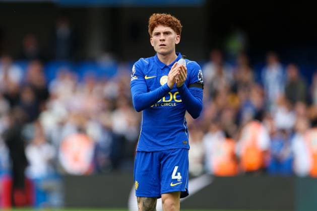 Valentin Barco of Chelsea applauds the fans after the match Chelsea v Brighton and Hove Albion, Premier League, Football, Stamford Bridge, London, UK, 30 08 2026, England - 30 Aug 2026London Stamford Bridge England United Kingdom EDITORIAL USE ONLY No use with unauthorised audio, video, data, fixture lists, club league logos or live services. Online in-match use limited to 120 images, no video emulation. No use in betting, games or single club league player publications.  Copyright: xHanc WiredxPhotos Shutterstockx 17125813bd