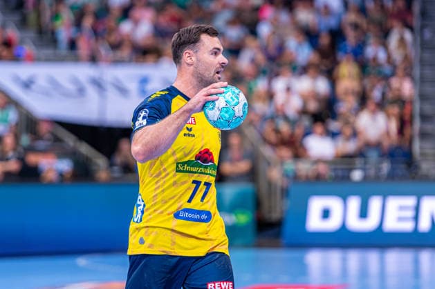 Dani Baijen s Rhein-Neckar Löwen, No. 77 (left), TSV Hannover Burgdorf (green) vs. Rhein-Neckar Löwen (yellow) on Matchday 1 of the 2026–2027 season in the Opel Handball Bundesliga, August 30, 2026, ZAG Arena Hannover, GER, Copyright: xJanxGuentherx xTSVxHannover-Burgdorfx
