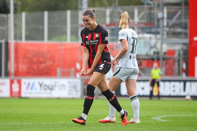 30.08.2026, GER, Fussball, Frauen, Google-Pixel Frauen- Bundesliga , Saison 2026 2027, Bayer 04 Leverkusen - VfL Wolfsburg Selina Ostermeier (B04) Torjubel, jubelt nach ihrem Treffer zum 1:1 Leverkusen Ulrich-Haberland-Stadion Nordrhein-Westfalen Deutschland *** August 30, 2026, GER, Soccer, Women, Google Pixel Women s Bundesliga, 2026–2027 Season, Bayer 04 Leverkusen vs. VfL Wolfsburg, Selina Ostermeier (B04) celebrates her goal to tie the score at 1–1 at the Ulrich Haberland Stadium in North Rhine-Westphalia, Germany Copyright: xAdrianxSchlüterx