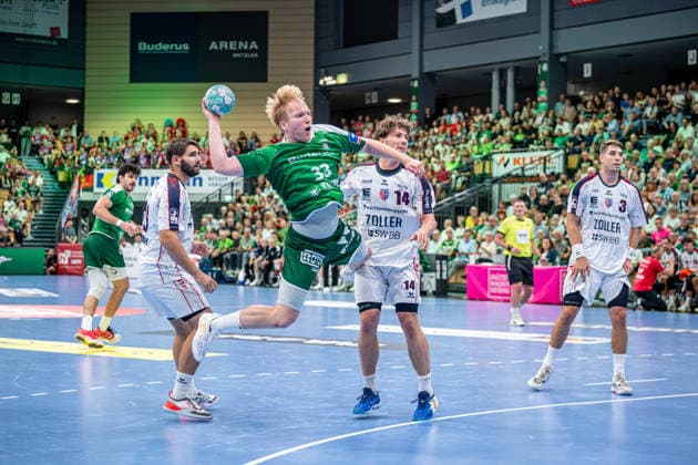 OPEL Handball Bundesliga: HSG Wetzlar vs. SG BBM Bietigheim, August 30, 2026 Georg Löwen (HSG Wetzlar), 33, Fynn Nicolaus (SG BBM Bietigheim), 14, Jona Bader, SG BBM Bietigheim, 13, Nikola Vlahovic, SG BBM Bietigheim, 3 OPEL Handball Bundesliga HSG Wetzlar vs. SG BBM Bietigheim, Wetzlar, August 30, 2026 Copyright: xBEAUTIFULxSPORTS Roeczeyx