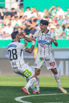 SOCCER - BL, Rapid vs Sturm VIENNA,AUSTRIA,30.AUG.26 - SOCCER - ADMIRAL Bundesliga, SK Rapid Wien vs SK Sturm Graz. Image shows the rejoicing of Juergen Heil and Belmin Beganovic (Sturm).  GEPAxpictures xPhilippxBrem