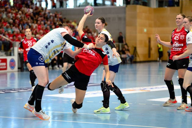 Luca Csikos, Thueringer HC, 05, Lin Lueck Buxtehuder SV, 51, Carina Senel Buxtehuder SV, 45 GER, Thuringer HC vs. Buxtehuder SV, Handball, Alsco Women’s Handball Bundesliga, 2026–2027 Season, Matchday 1, Sunday, 3:00 p.m., August 30, 2026 GER, Thuringer HC vs. Buxtehuder SV, Handball, Alsco Women’s Handball Bundesliga, 2026–2027 season, Matchday 1, Sunday, 3:00 p.m., August 30, 2026, Bad Langensalza Copyright: xMartinxHerbstx