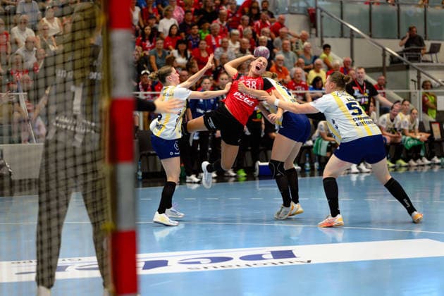 Dilayla Alarslan, Thueringer HC, 38; Nikki van der Vorst, Buxtehuder SV, 01; Lin Lueck, Buxtehuder SV, 51; Lilli Frey, Buxtehuder SV, 08; Enna Oberlaender, Buxtehuder SV, 17 GER, Thueringer HC vs. Buxtehuder SV, Handball, Alsco Women’s Handball Bundesliga, 2026–2027 Season, Matchday 1, Sunday, 3:00 p.m., August 30, 2026 GER, Thueringer HC vs. Buxtehuder SV, Handball, Alsco Women’s Handball Bundesliga, 2026–2027 season, Matchday 1, Sunday, 3:00 p.m., August 30, 2026, Bad Langensalza Copyright: xMartinxHerbstx