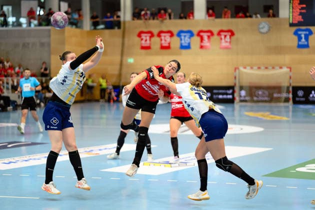 Lin Lueck, Buxtehuder SV, 51, Luca Csikos, Thuringer HC, 05, Enna Oberlaender, Buxtehuder SV, 17 GER, Thuringer HC vs. Buxtehuder SV, handball, Alsco Women’s Handball Bundesliga, 2026–2027 season, Matchday 1, Sunday, 3:00 p.m., August 30, 2026 (GER), Thueringer HC vs. Buxtehuder SV, Handball, Alsco Women’s Handball Bundesliga, 2026–2027 season, Matchday 1, Sunday, 3:00 p.m., August 30, 2026, Bad Langensalza Copyright: xMartinxHerbstx
