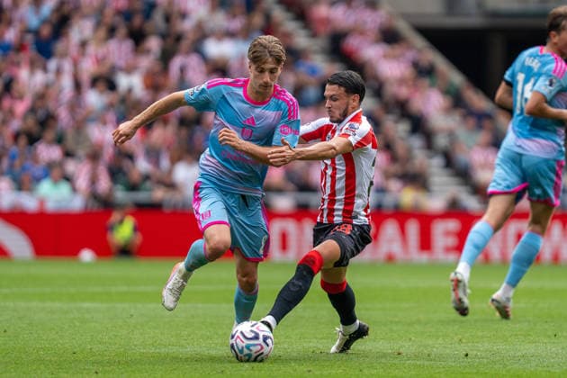 30th August 2026; Stadium of Light, Sunderland, England; Premier League Football, Sunderland versus Fulham; Cesar Palacios of Fulham FC dribbling past Enzo Le Fee of Sunderland AFC PeterxNorth