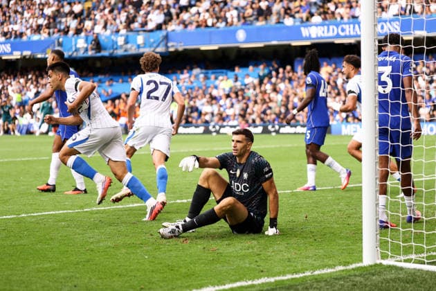 Chelsea gegen Brighton Hove Albion, 30. August 2026, London, Premier League, Fußball: Chelsea gegen Brighton Hove Albion – Chelsea-Torhüter Emiliano Martinez reagiert nach dem zweiten Tor von Brighton. Foto: Jacques Feeney, Offside, London, Großbritannien  Copyright: xJacquesxFeeneyx xOffsidexOffside